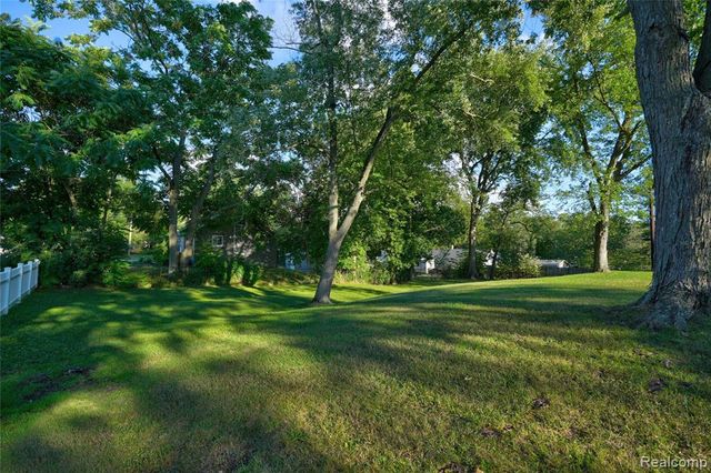 735 Amberwood Street, Auburn Hills, MI 48326