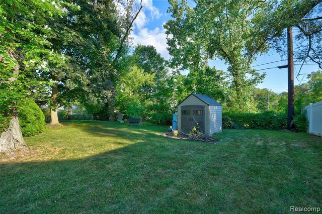 735 Amberwood Street, Auburn Hills, MI 48326