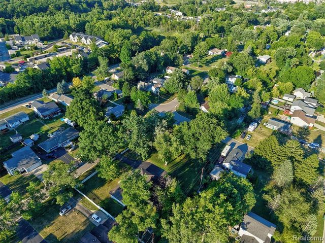 735 Amberwood Street, Auburn Hills, MI 48326