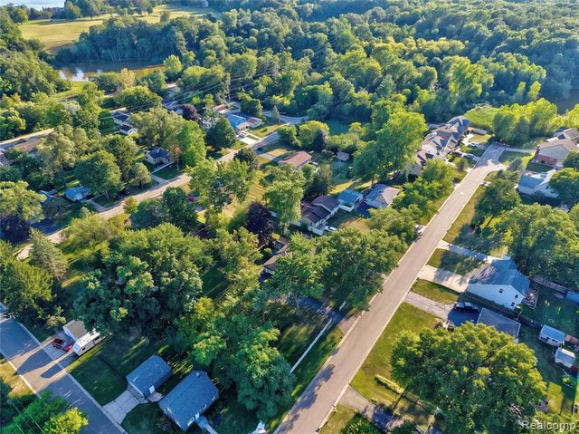 735 Amberwood Street, Auburn Hills, MI 48326