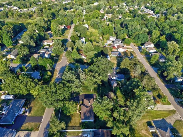 735 Amberwood Street, Auburn Hills, MI 48326