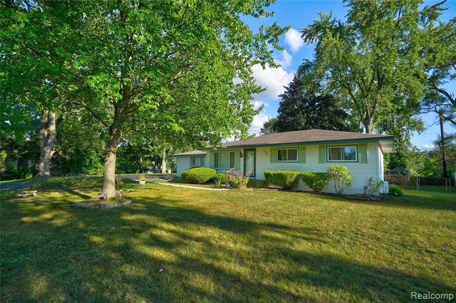 735 Amberwood Street, Auburn Hills, MI 48326