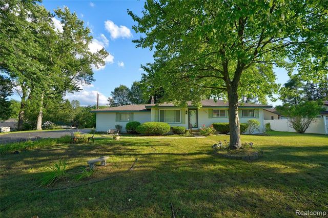735 Amberwood Street, Auburn Hills, MI 48326