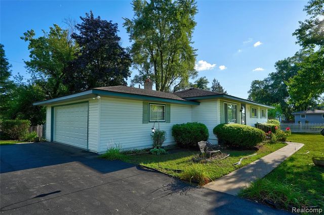 735 Amberwood Street, Auburn Hills, MI 48326