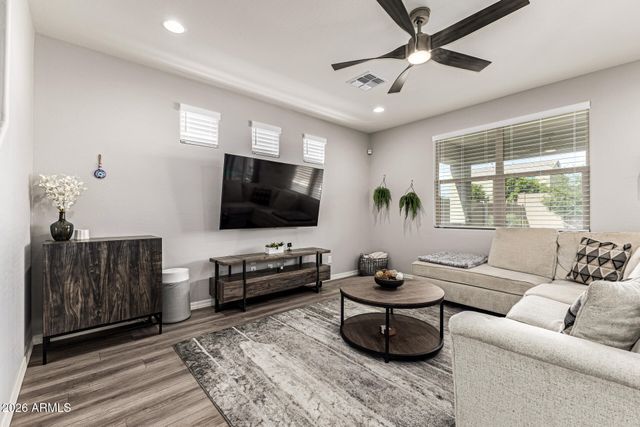 5722 W ATLANTIS Avenue, Phoenix, AZ 85043