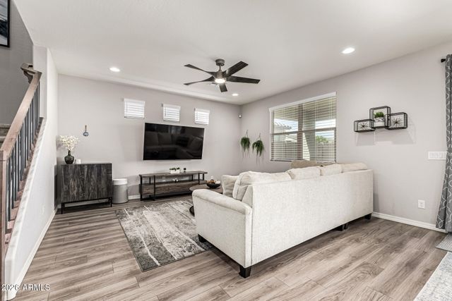 5722 W ATLANTIS Avenue, Phoenix, AZ 85043