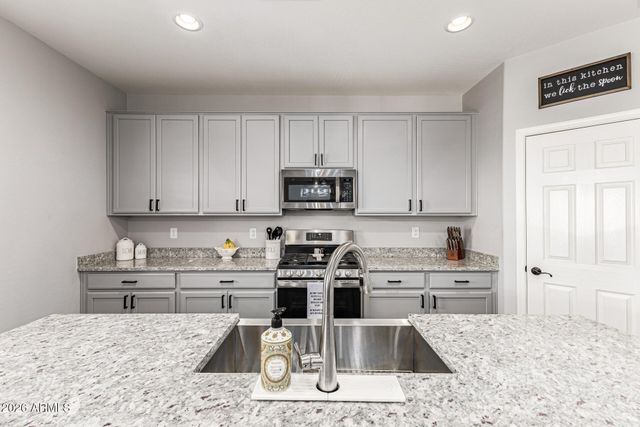 5722 W ATLANTIS Avenue, Phoenix, AZ 85043