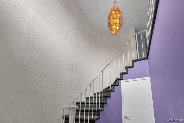 7258 Creeks Bend Court, West Bloomfield, MI 48322