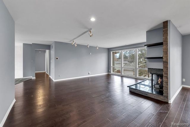 7258 Creeks Bend Court, West Bloomfield, MI 48322