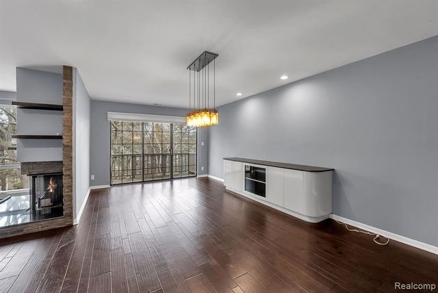 7258 Creeks Bend Court, West Bloomfield, MI 48322