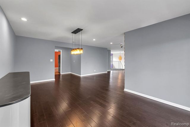 7258 Creeks Bend Court, West Bloomfield, MI 48322