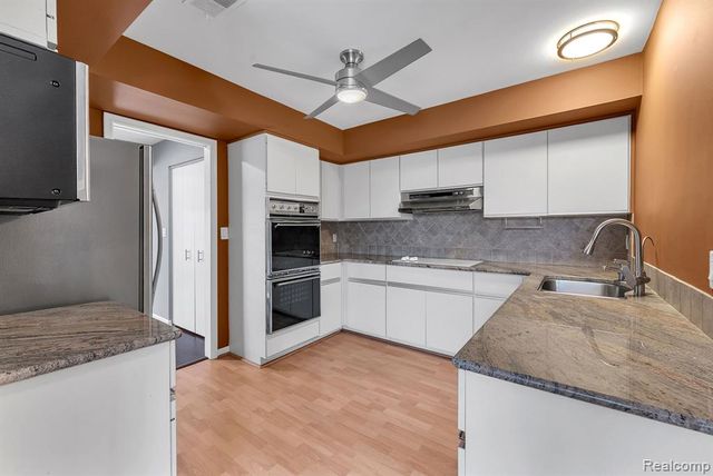 7258 Creeks Bend Court, West Bloomfield, MI 48322