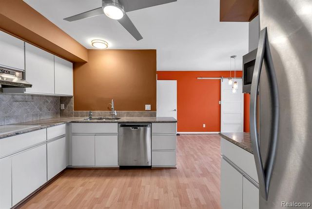 7258 Creeks Bend Court, West Bloomfield, MI 48322