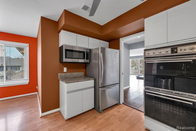 7258 Creeks Bend Court, West Bloomfield, MI 48322