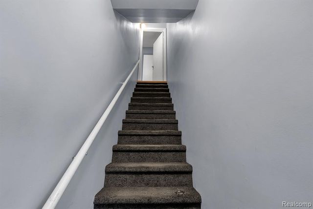 7258 Creeks Bend Court, West Bloomfield, MI 48322