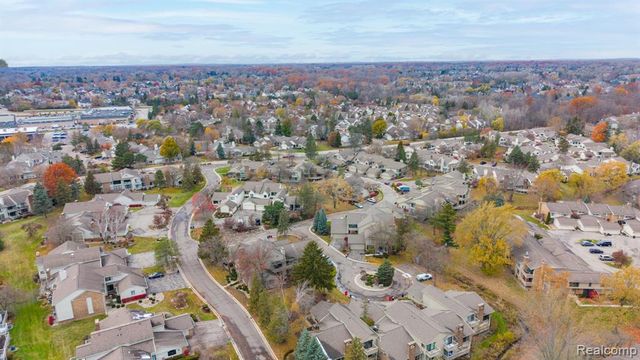 7258 Creeks Bend Court, West Bloomfield, MI 48322