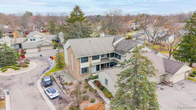 7258 Creeks Bend Court, West Bloomfield, MI 48322