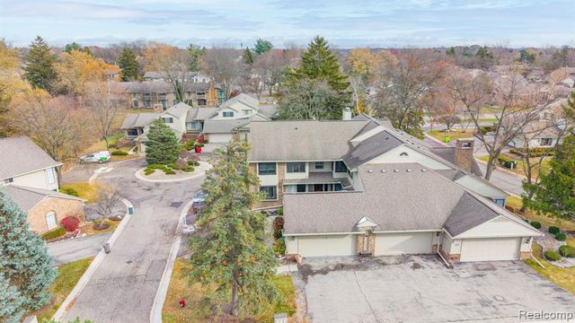 7258 Creeks Bend Court, West Bloomfield, MI 48322
