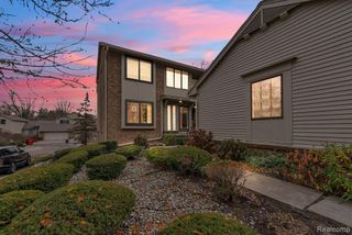 7258 Creeks Bend Court, West Bloomfield, MI 48322