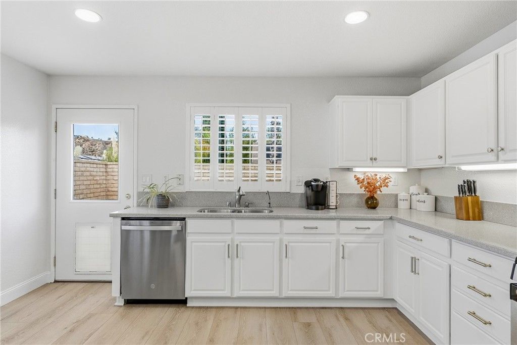 28215 Somerset Court, Castaic, CA 91384 — photo 5