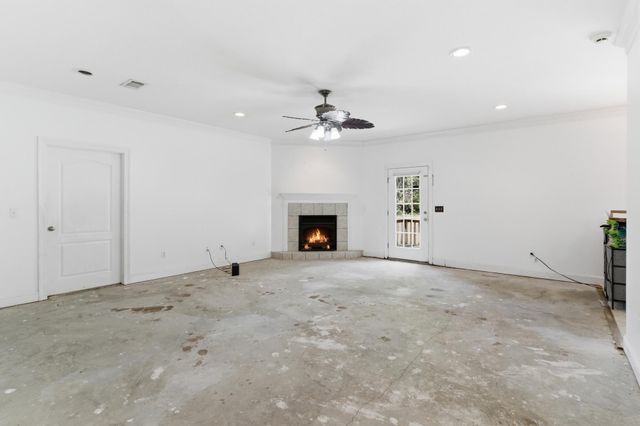 25 Serene Hill Dr., Hattiesburg, MS 39402