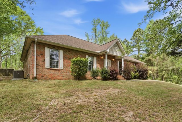 25 Serene Hill Dr., Hattiesburg, MS 39402