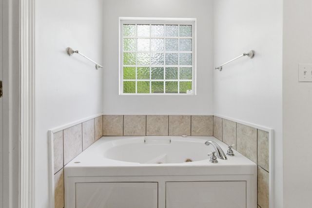 25 Serene Hill Dr., Hattiesburg, MS 39402