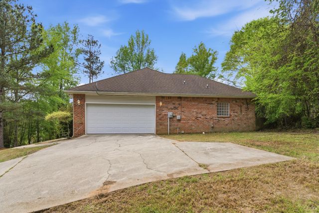 25 Serene Hill Dr., Hattiesburg, MS 39402