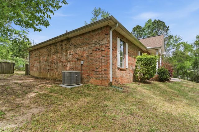 25 Serene Hill Dr., Hattiesburg, MS 39402