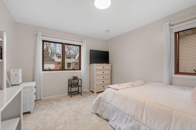 997 Carlton Drive, Shoreview, MN 55126