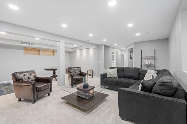 997 Carlton Drive, Shoreview, MN 55126