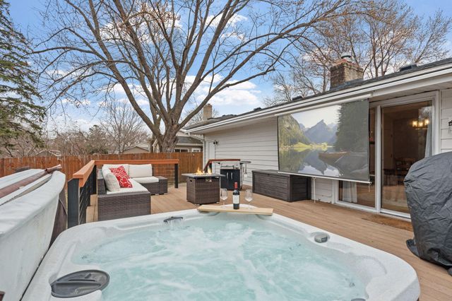 997 Carlton Drive, Shoreview, MN 55126