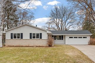 997 Carlton Drive, Shoreview, MN 55126