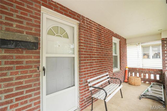 9969 Lark Avenue, St Louis, MO 63125