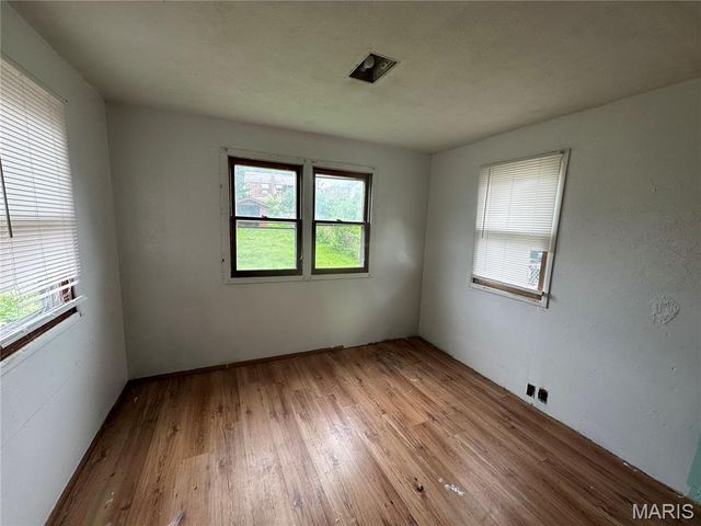 9969 Lark Avenue, St Louis, MO 63125