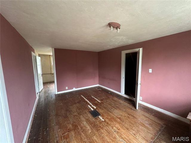 9969 Lark Avenue, St Louis, MO 63125