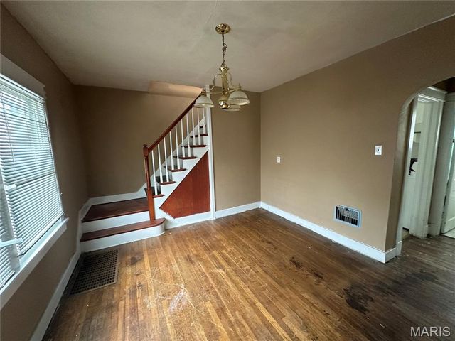 9969 Lark Avenue, St Louis, MO 63125