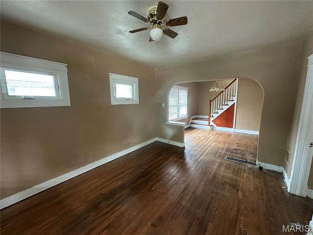 9969 Lark Avenue, St Louis, MO 63125