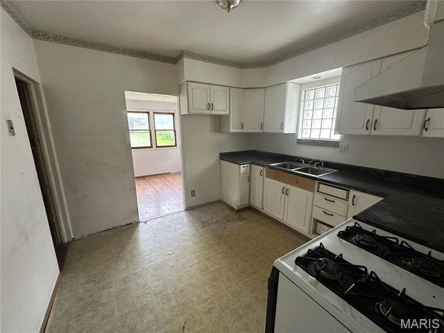 9969 Lark Avenue, St Louis, MO 63125