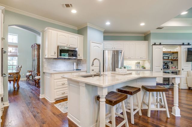 134 Forest Creek Circle, Weatherford, TX 76088