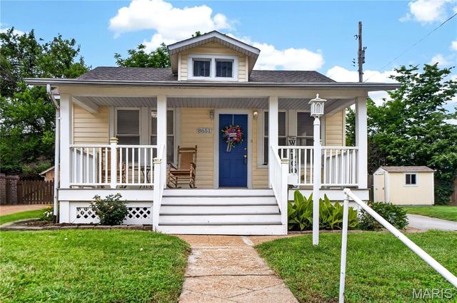 8651 Burton Avenue, St Louis, MO 63114