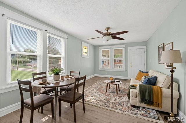 8651 Burton Avenue, St Louis, MO 63114