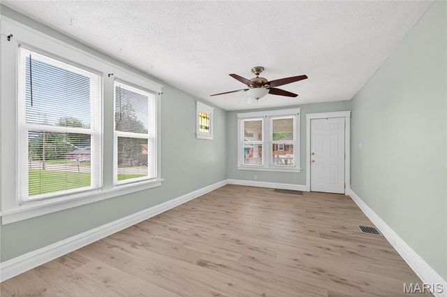 8651 Burton Avenue, St Louis, MO 63114