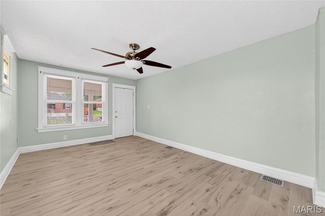 8651 Burton Avenue, St Louis, MO 63114