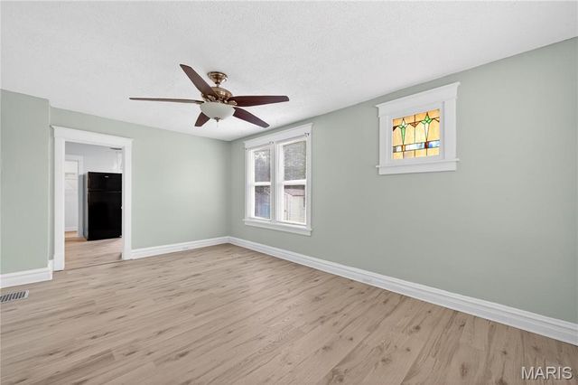 8651 Burton Avenue, St Louis, MO 63114