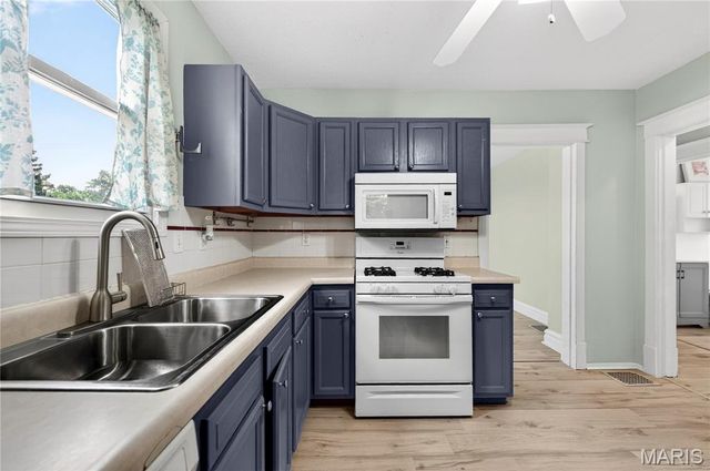 8651 Burton Avenue, St Louis, MO 63114