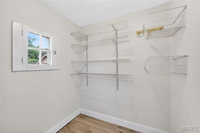 8651 Burton Avenue, St Louis, MO 63114