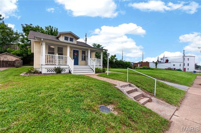 8651 Burton Avenue, St Louis, MO 63114