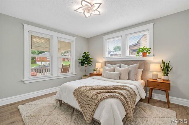 8651 Burton Avenue, St Louis, MO 63114