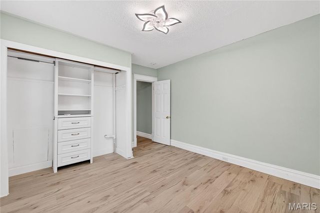 8651 Burton Avenue, St Louis, MO 63114